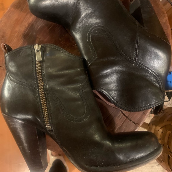 Sexy as hell Frye black leather heeled boots! - Picture 4 of 8